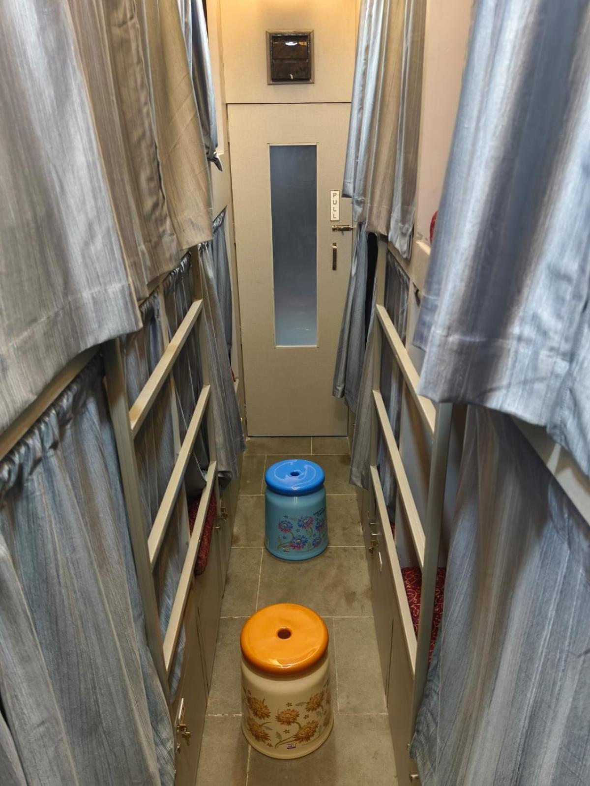 Rest Inn Hostel Dormitory Mumbai Eksteriør bilde