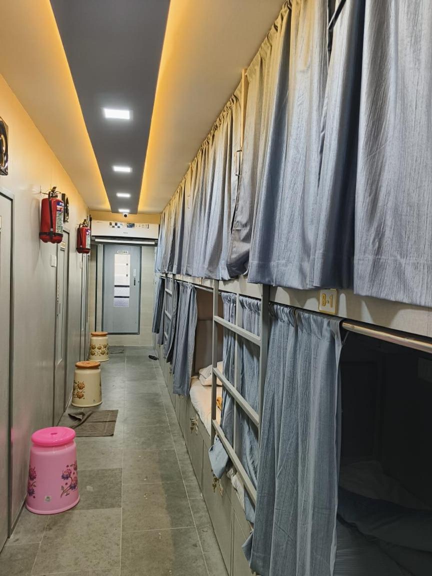 Rest Inn Hostel Dormitory Mumbai Eksteriør bilde
