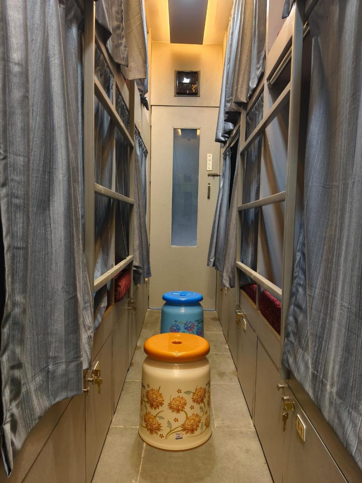 Rest Inn Hostel Dormitory Mumbai Eksteriør bilde