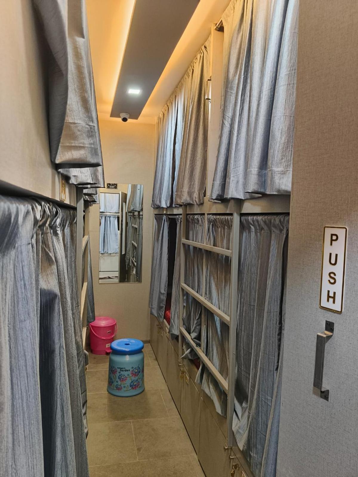 Rest Inn Hostel Dormitory Mumbai Eksteriør bilde